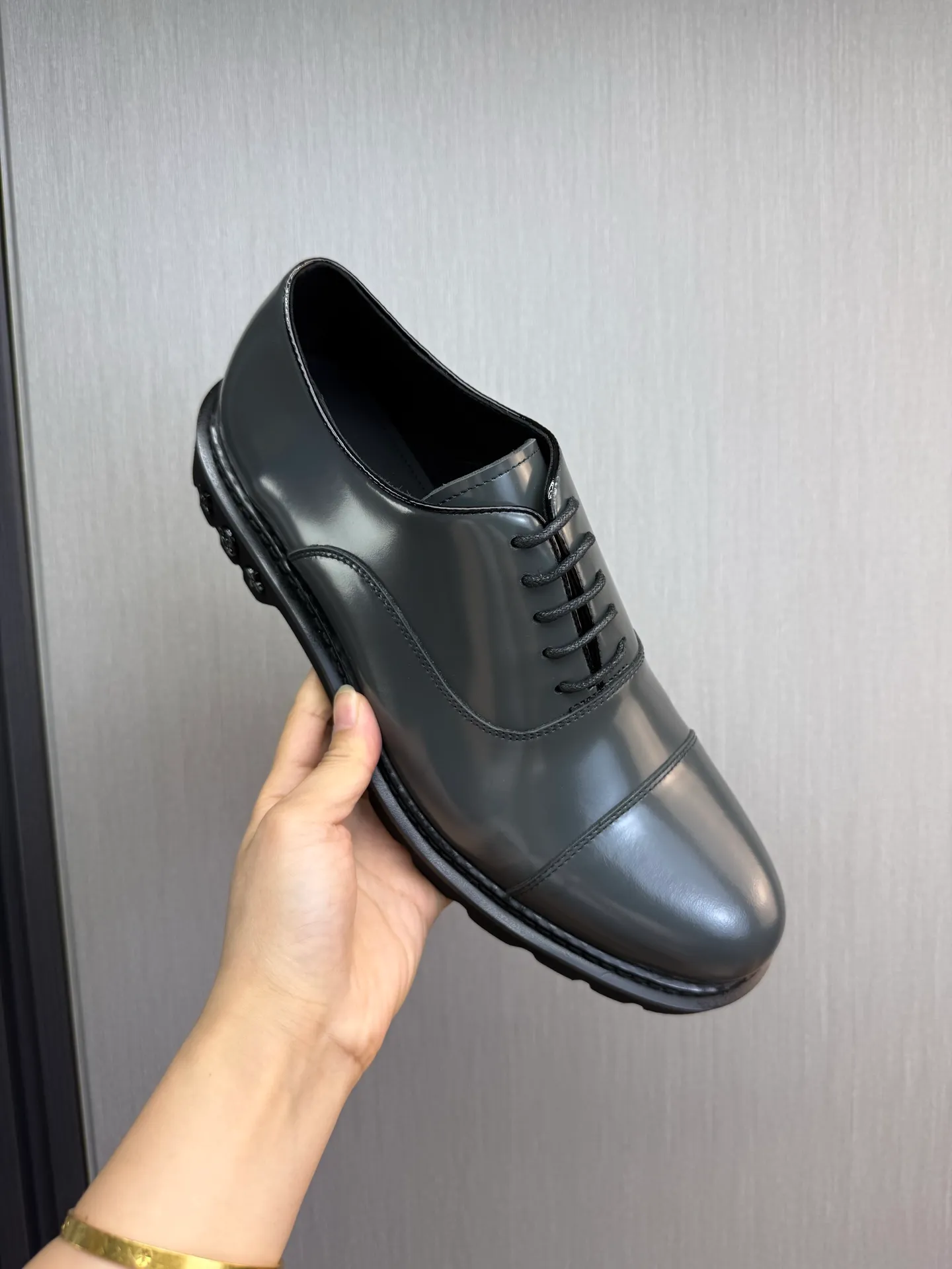 Men's shoes 💰900💰 LV. Men's casual lace-up leather shoes, the latest hot style 🔥 1:1 original purchase quality, top quality goods ⬆️The upper is imported open-edge beaded cowhide, cowhide, and cow suede. The hand-made three-dimensional stitching highlights the round toe design. The inner foot pads are all imported cowhide, with the original wear-resistant foam outsole, matching code 39-44, (38, 45 custom-made, non-refundable)